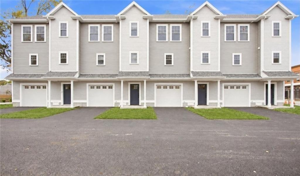 Gallery Green Town Homes exterior, Croade Street, Warren RI